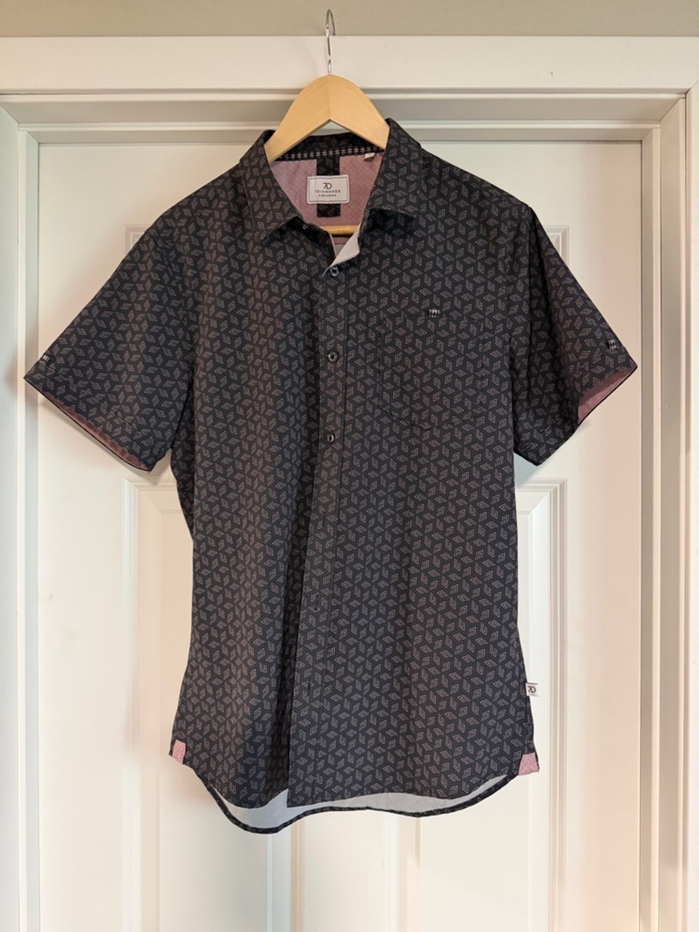 7 Diamonds Men’s Short Sleeve Geometric Button-Up Shirt - Black with Pink